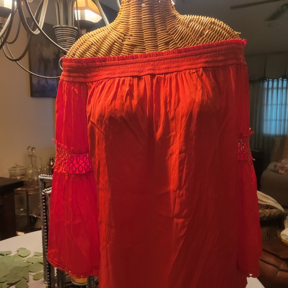 Red petite Chicos top - Picture 2 of 5